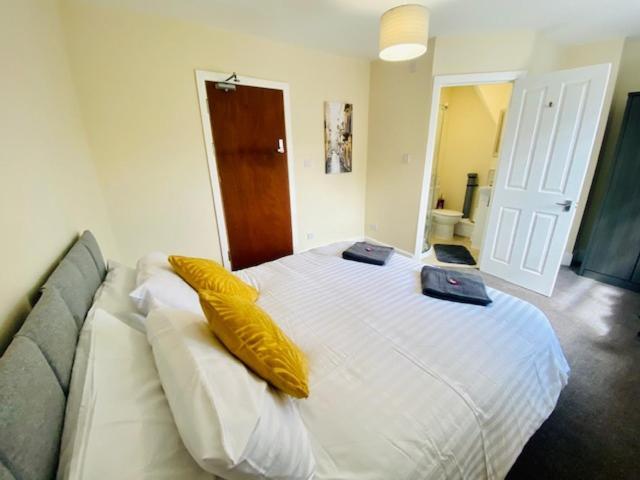 Cannock House ~ 4 Bedrooms All With Ensuite. Rugeley Eksteriør billede