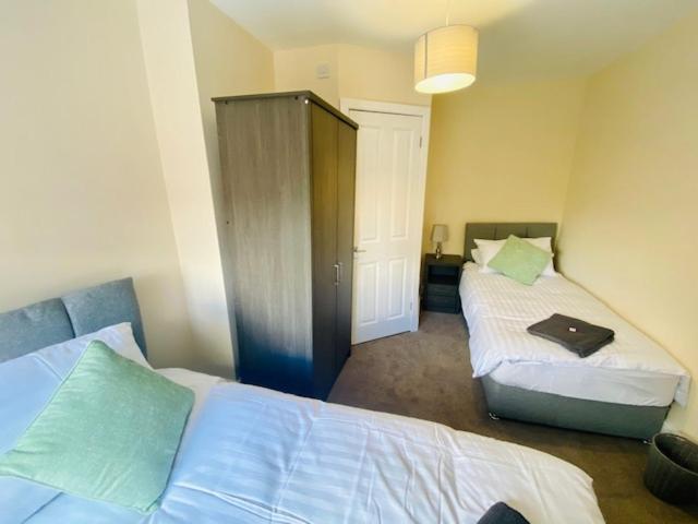 Cannock House ~ 4 Bedrooms All With Ensuite. Rugeley Eksteriør billede