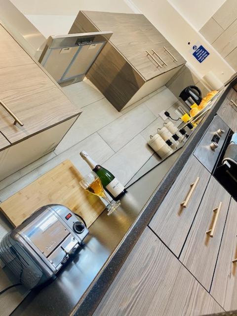 Cannock House ~ 4 Bedrooms All With Ensuite. Rugeley Eksteriør billede