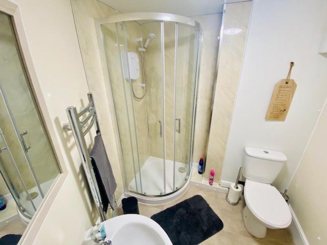 Cannock House ~ 4 Bedrooms All With Ensuite. Rugeley Eksteriør billede